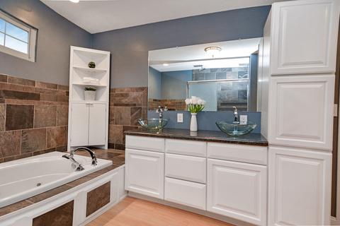 304 E Green St, Le Roy, IL 61752 photo 13