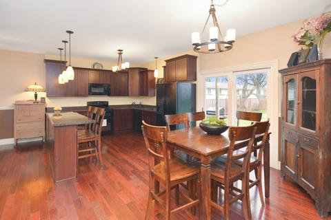 304 E Green St, Le Roy, IL 61752 photo 5