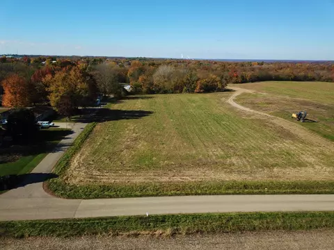 7 N Division St, Mark, IL 61340