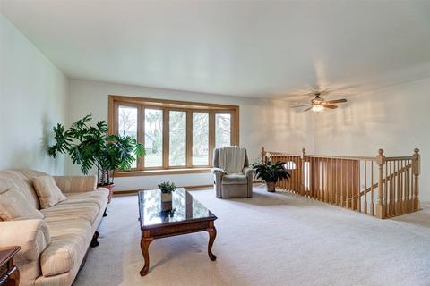 610 E Turner Ave, Roselle, IL 60172 photo 2