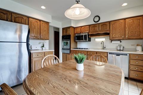 610 E Turner Ave, Roselle, IL 60172 photo 7
