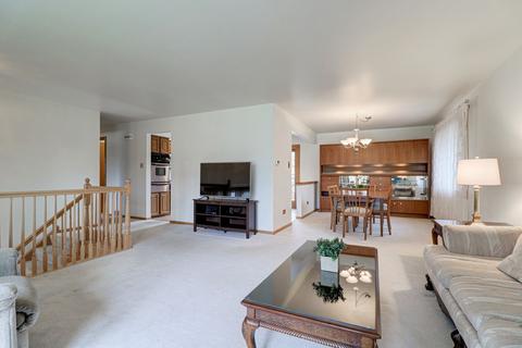 610 E Turner Ave, Roselle, IL 60172 photo 4