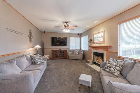 2073 Conway Ln, Aurora, IL 60503 photo 9