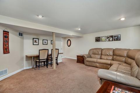 210 S Wolf Rd, Des Plaines, IL 60016 photo 19