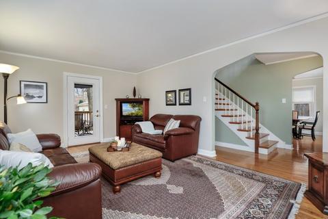210 S Wolf Rd, Des Plaines, IL 60016 photo 3