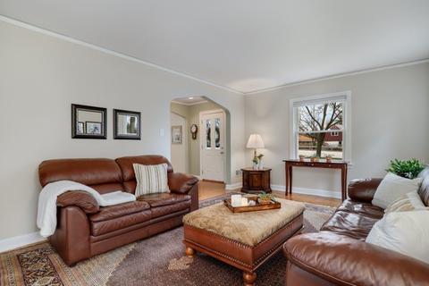 210 S Wolf Rd, Des Plaines, IL 60016 photo 5