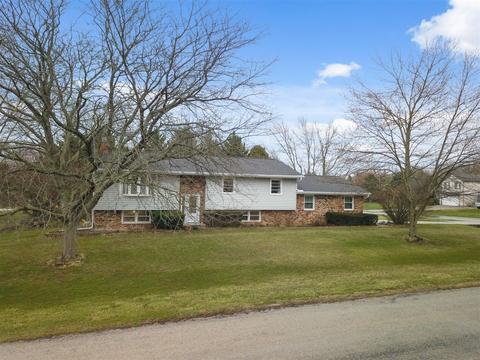 9398 Apollo Rd, Bloomington, IL 61705 photo 2