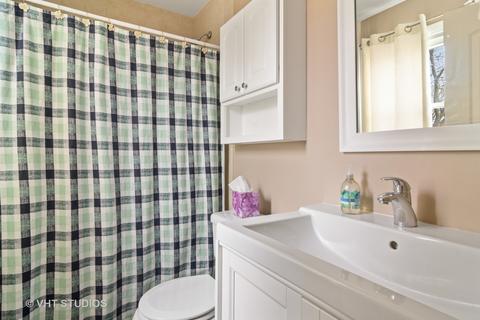1211 S Appletree Ln, Bartlett, IL 60103 photo 11