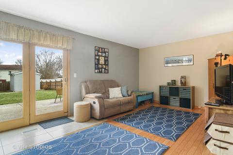 1211 S Appletree Ln, Bartlett, IL 60103 photo 9