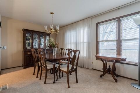 1425 Caldwell Ln, Hoffman Estates, IL 60169 photo 4