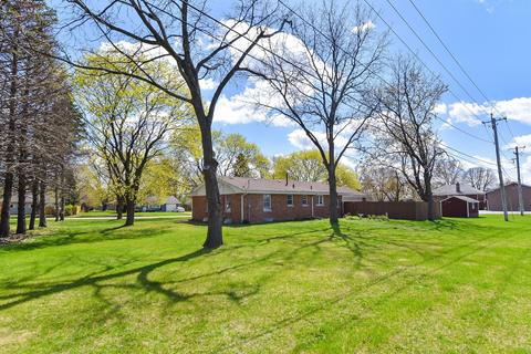839 Whitlock Ave, Aurora, IL 60506 photo 3