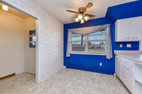 839 Whitlock Ave, Aurora, IL 60506 photo 9
