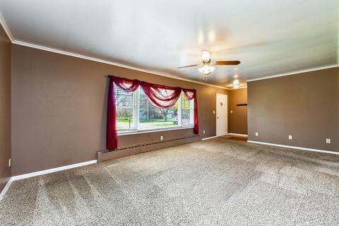839 Whitlock Ave, Aurora, IL 60506 photo 5