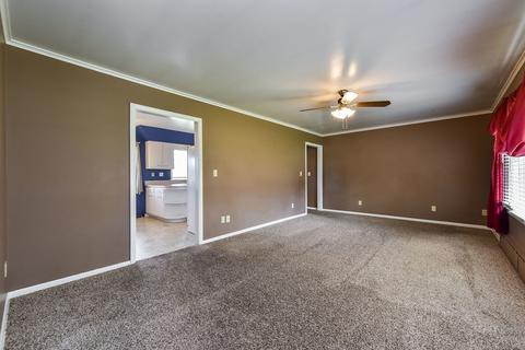 839 Whitlock Ave, Aurora, IL 60506 photo 4