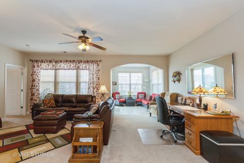 841 Butterfly Field Dr, Elgin, IL 60124 photo 9