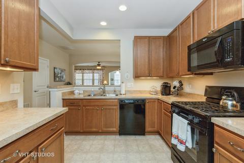 841 Butterfly Field Dr, Elgin, IL 60124 photo 3