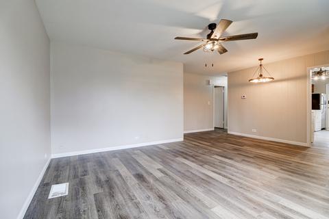 601 Bridget Pl, Wheeling, IL 60090 photo 4