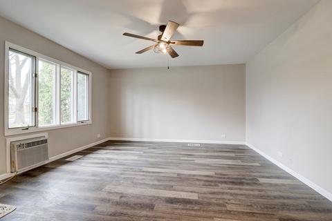 601 Bridget Pl, Wheeling, IL 60090 photo 3