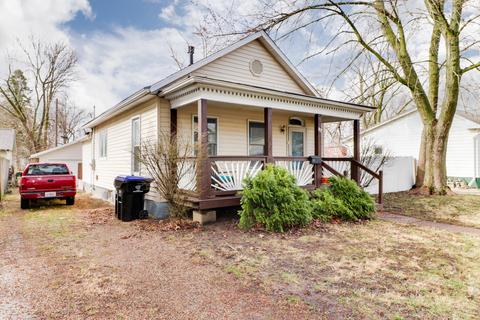 817 Douglas St, Bloomington, IL 61701 photo 2