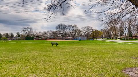 585 Marshall Dr, Des Plaines, IL 60016 photo 28