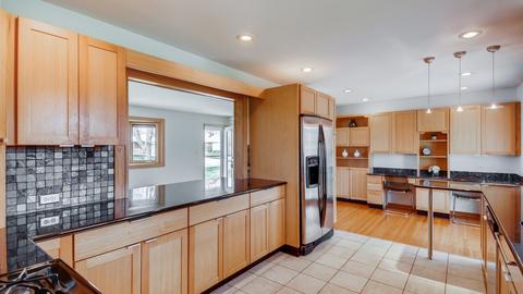 585 Marshall Dr, Des Plaines, IL 60016 photo 7