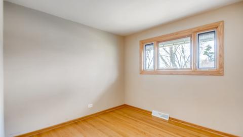 585 Marshall Dr, Des Plaines, IL 60016 photo 17