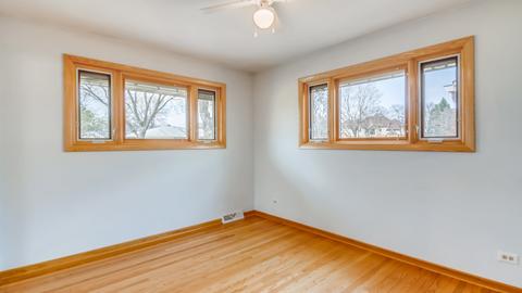 585 Marshall Dr, Des Plaines, IL 60016 photo 16
