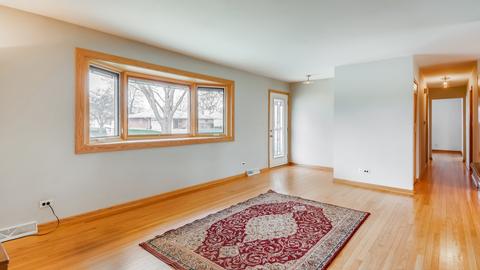 585 Marshall Dr, Des Plaines, IL 60016 photo 3