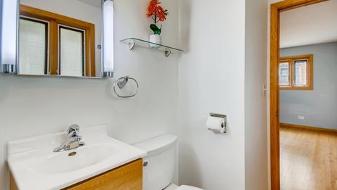585 Marshall Dr, Des Plaines, IL 60016 photo 14