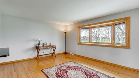 585 Marshall Dr, Des Plaines, IL 60016 photo 4
