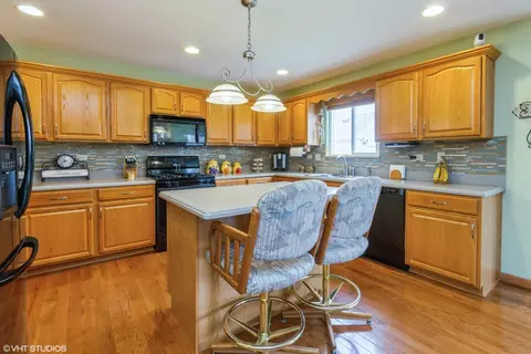 2513 Red Oak Dr, Plainfield, IL 60586 photo 4