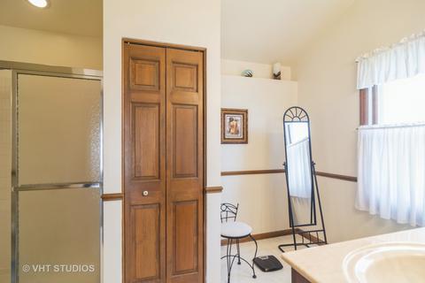 1068 Pear Tree Ln, Wheeling, IL 60090 photo 8