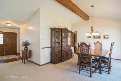 1068 Pear Tree Ln, Wheeling, IL 60090 photo 2