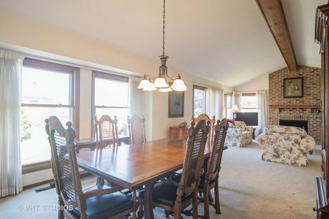 1068 Pear Tree Ln, Wheeling, IL 60090 photo 4