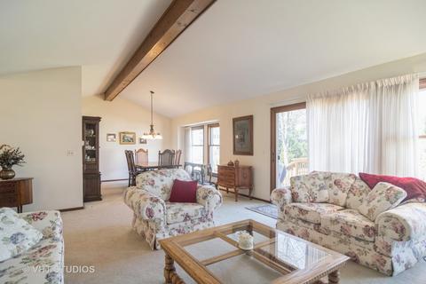 1068 Pear Tree Ln, Wheeling, IL 60090 photo 3
