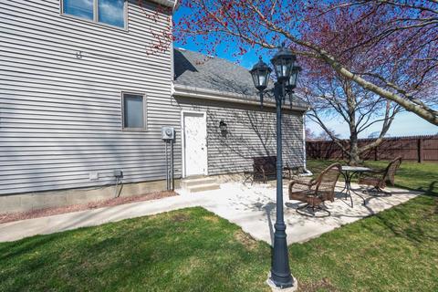 100 Colchester Dr, Normal, IL 61761 photo 8