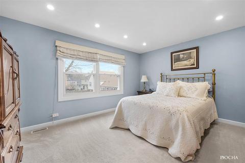 1976 Bristol Ct, Naperville, IL 60565 photo 9
