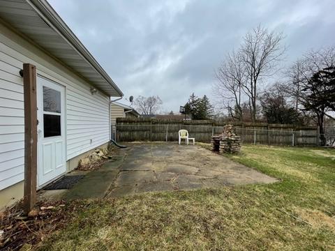 1473 Winter Dr, Freeport, IL 61032 photo 2
