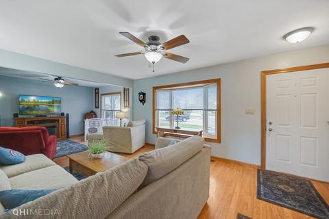 152 Springleaf Dr, Bolingbrook, IL 60440 photo 3
