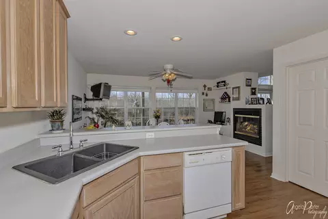 8008 Honeysuckle Ct, Fox Lake, IL 60020 photo 14