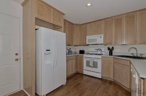 8008 Honeysuckle Ct, Fox Lake, IL 60020 photo 12