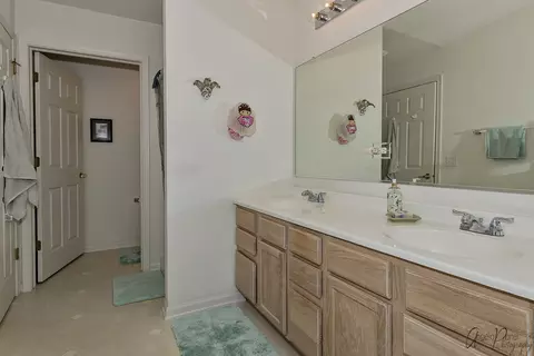 8008 Honeysuckle Ct, Fox Lake, IL 60020 photo 22