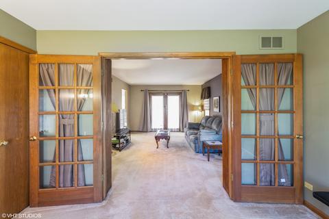1030 Willoby Ln, Elgin, IL 60120 photo 5