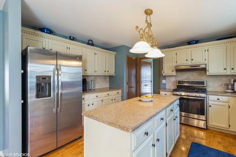 1030 Willoby Ln, Elgin, IL 60120 photo 8