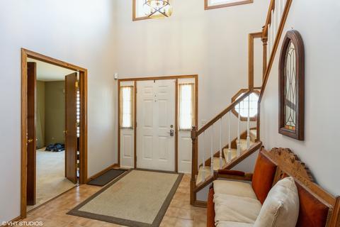 1030 Willoby Ln, Elgin, IL 60120 photo 4