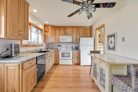 1317 Hillside Ln, Mchenry, IL 60051 photo 6