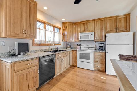 1317 Hillside Ln, Mchenry, IL 60051 photo 7