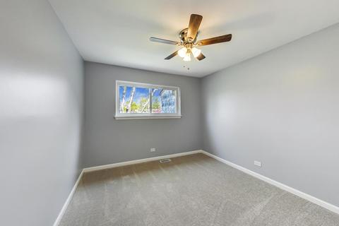 1634 Blackhawk Trl, Wheeling, IL 60090 photo 13