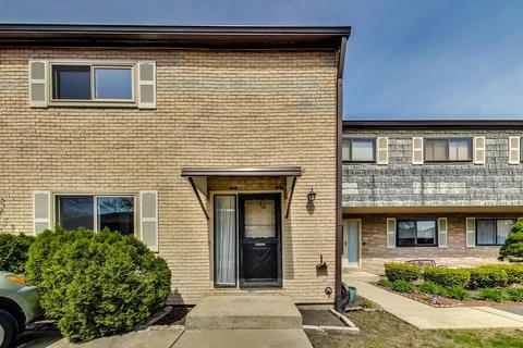 1634 Blackhawk Trl, Wheeling, IL 60090 photo 1