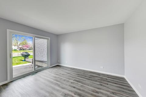 1634 Blackhawk Trl, Wheeling, IL 60090 photo 2